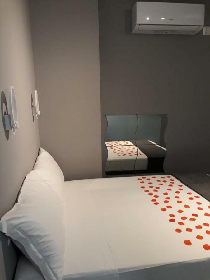 Living Bed And Breakfast Casoria Luaran gambar