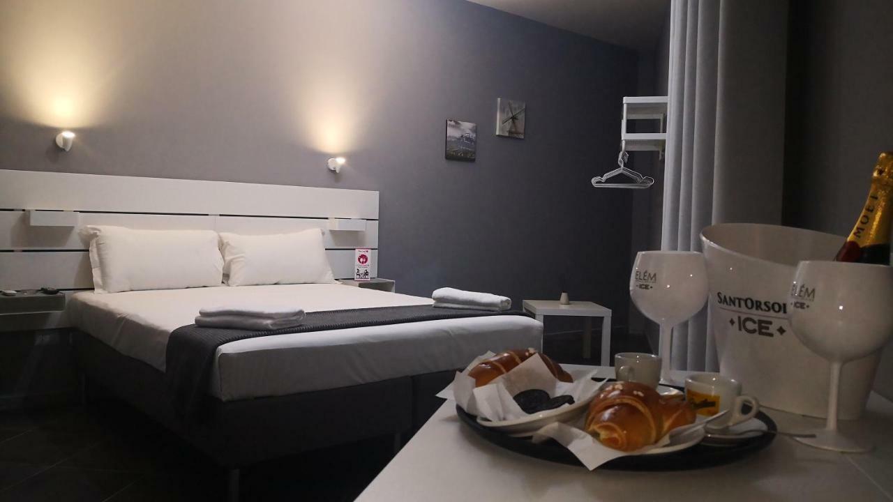 Living Bed And Breakfast Casoria Luaran gambar